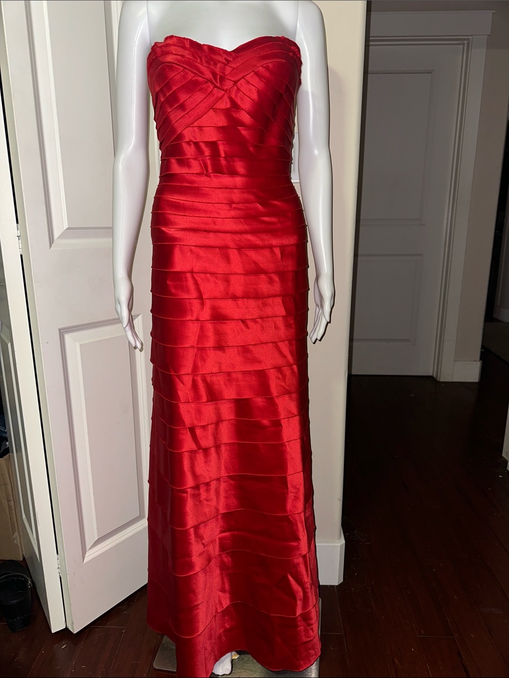 Vintage Y2K NWOT BCBGMAXAZRIA Flo Strapless Tiered Gown Jewel Red - Size 2